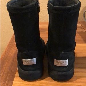 Ugg Classic Short Black Boot - Size 6